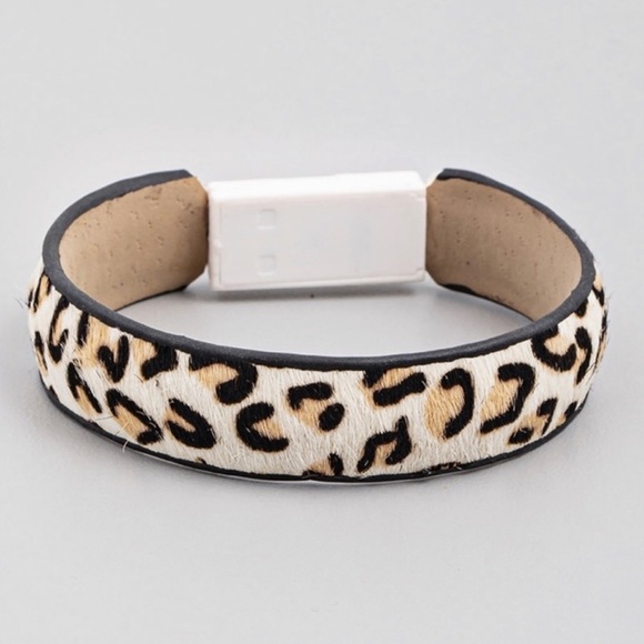Leopard Print Bracelet Lightning Charger - Picture 3 of 3
